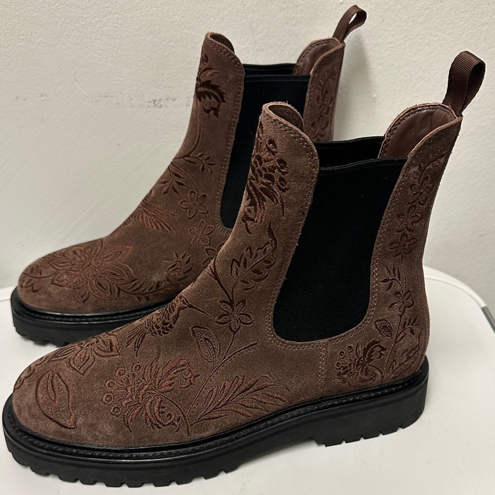JOHNNY WAS SUEDE LEATHER BLUMA EMBROIDERED CHELSEA ANKLE BOOTS, SO STYLISH - Picture 8 of 14